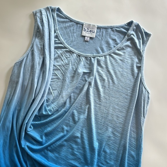 Women's Blue Ombre Top - Picture 2 of 6